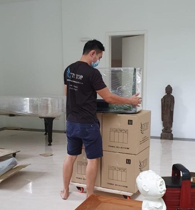 mover in Singapore wrapping glass